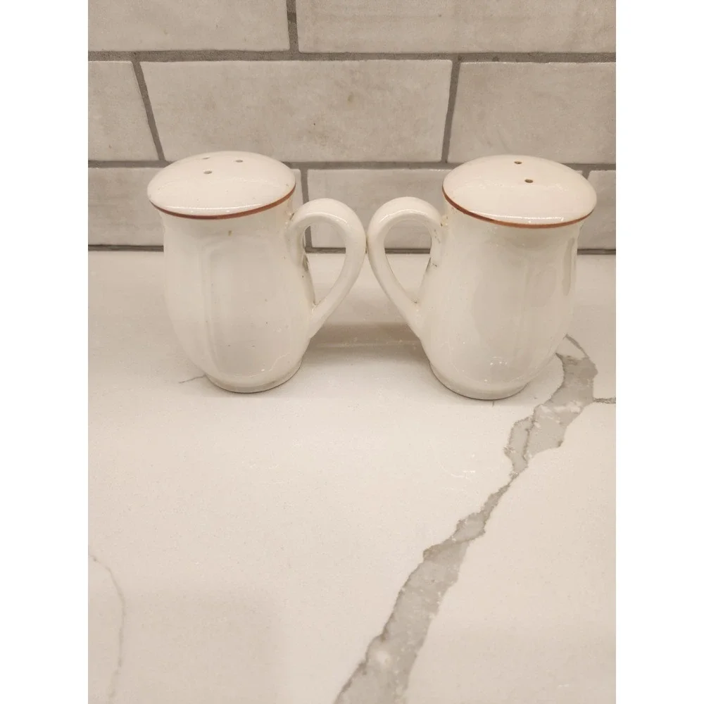 Vintage Ceramic Jamestown China Country Home Salt & Pepper Shaker Set Grannycore